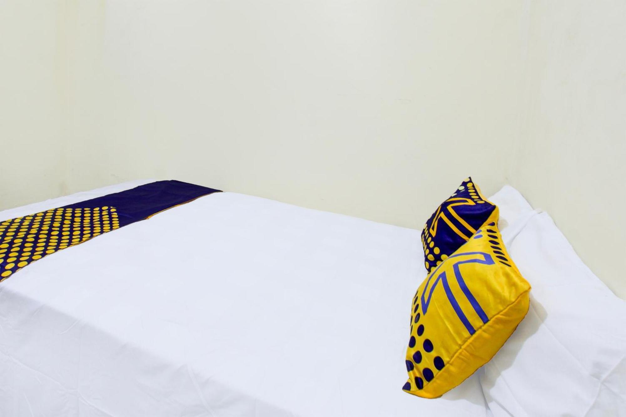 Hotel Oyo Life 93284 Kos Cendana Raya Mataram Esterno foto