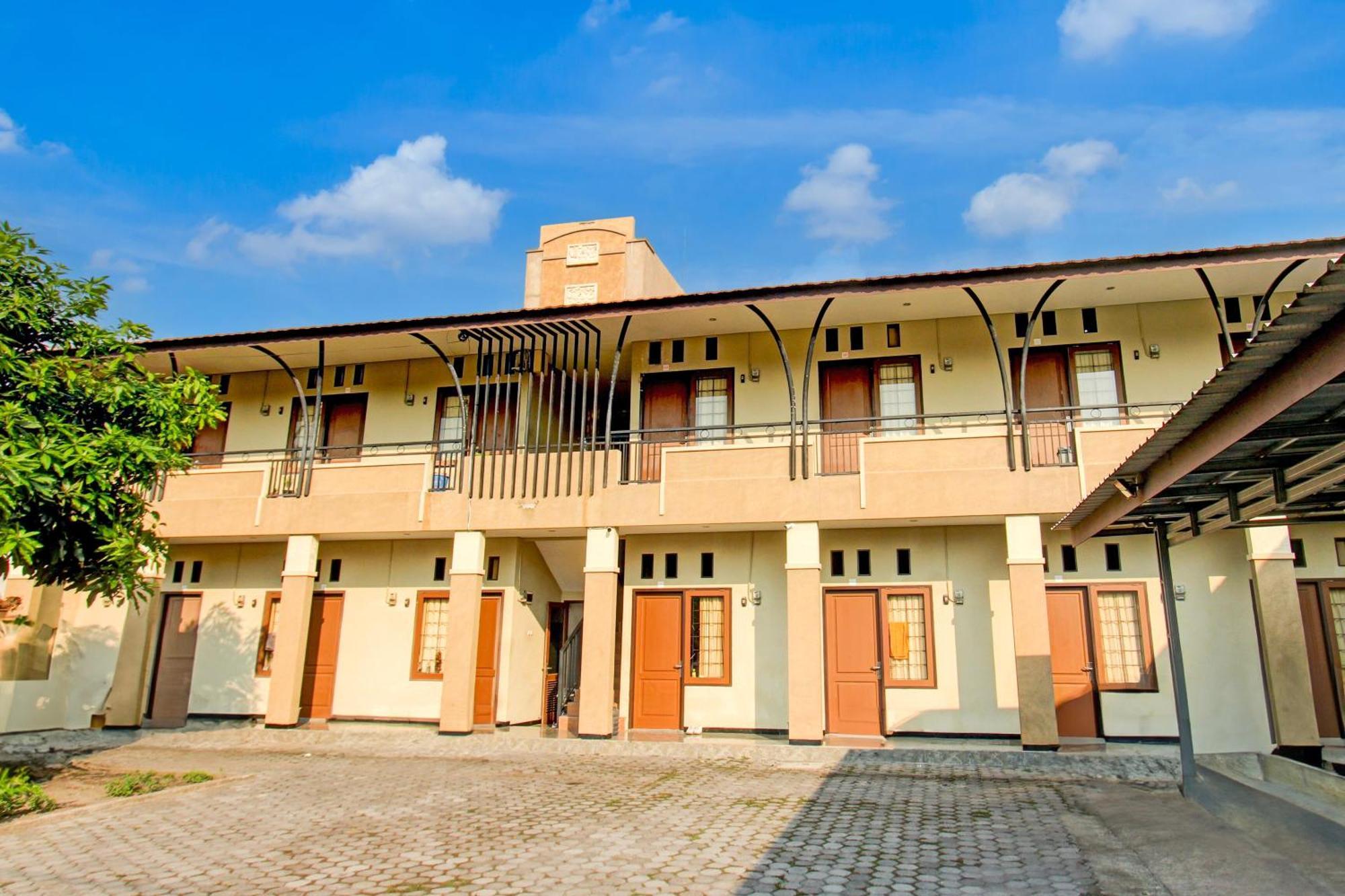 Hotel Oyo Life 93284 Kos Cendana Raya Mataram Esterno foto