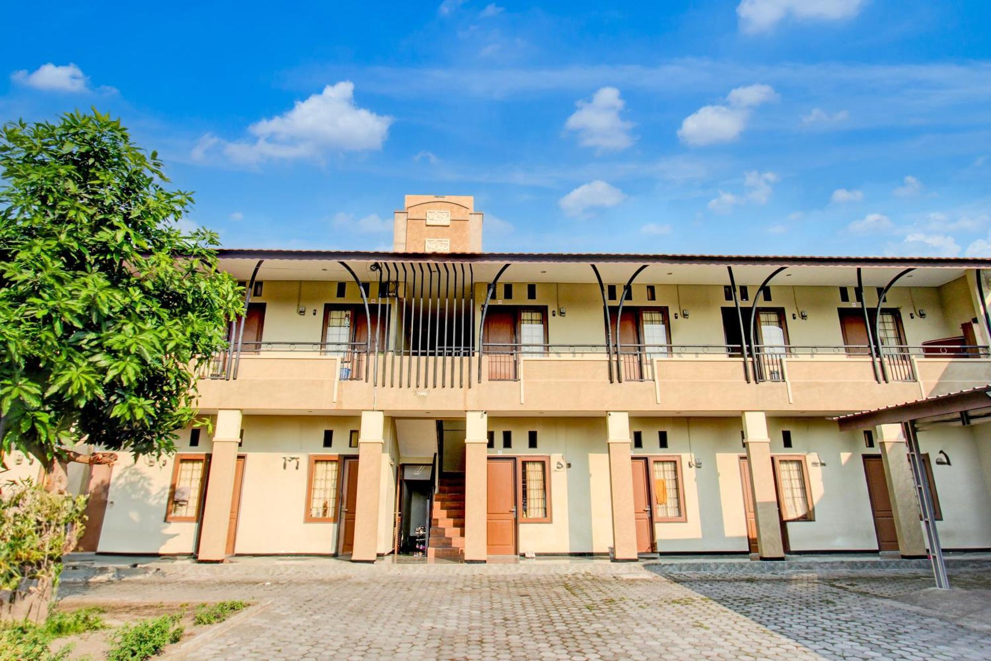 Hotel Oyo Life 93284 Kos Cendana Raya Mataram Esterno foto